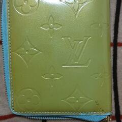 みどり色の🟢ルイヴィトンのミニ財布　の画像