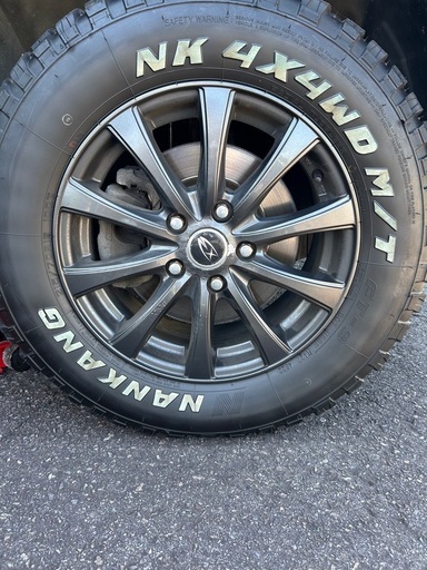 ホワイマッドタイアアルミホィール付き