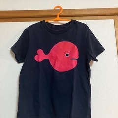 金魚が逃げた　Tシャツ　120cm 紺色にピンクの金魚