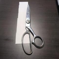 ギザギザバサミの画像