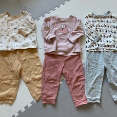 90cm UNIQLO 長袖パジャマ　3着セット
