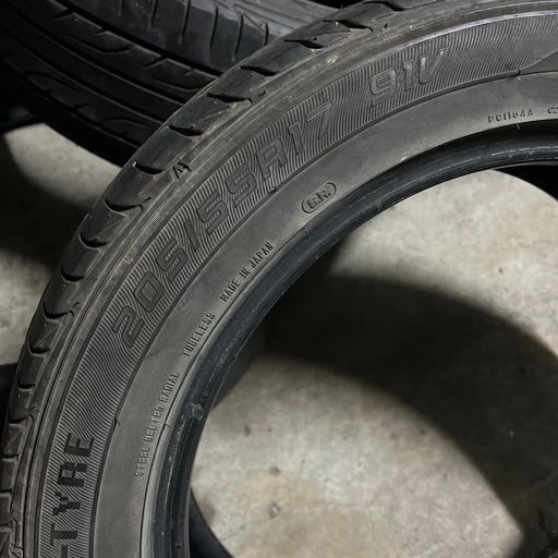 車のパーツ 205/55R17