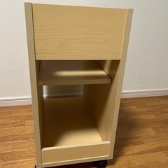 サイドテーブル　タイヤつきの画像