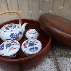 急須と湯呑み　茶櫃入り