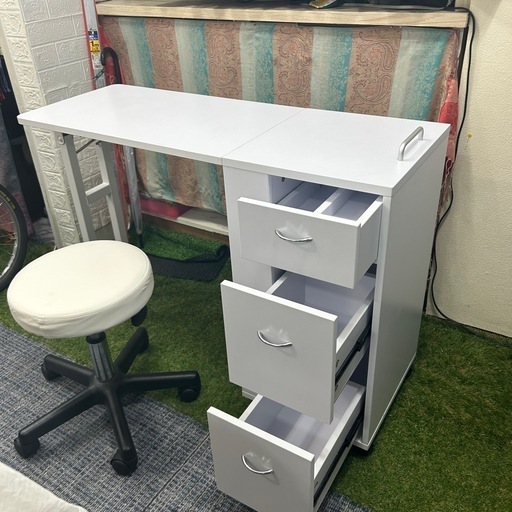 美品　折りたたみ ネイルテーブル イスセット　ホワイト