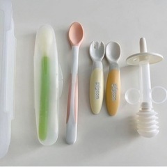 【美品】わけわけフリージング25ml4枚＋離乳食スプーン＆フォーク＋スポイトくすりのみの画像