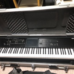 【中古美品】
KORG　KRONOS2-88 　ハードケース付き