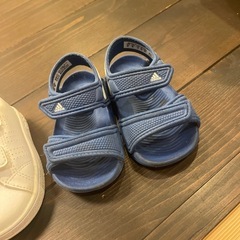 adidas 12センチ　くつ　サンダル  の画像