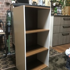 今組み立てした新品カラーボックスです
