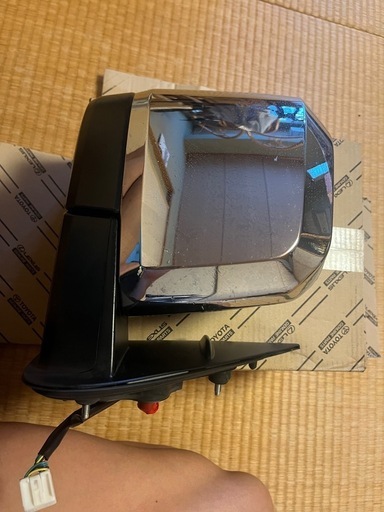 ハイエース 右ドアミラー