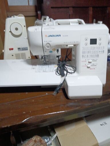 ジャガ−コンピューターミシンホワイト超美品