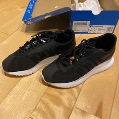 アディダスオリジナルスの画像