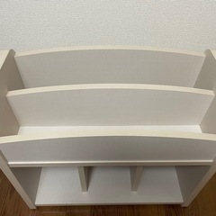 木製の本棚(絵本など)の画像