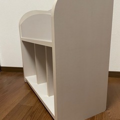 木製の本棚(絵本など)の画像