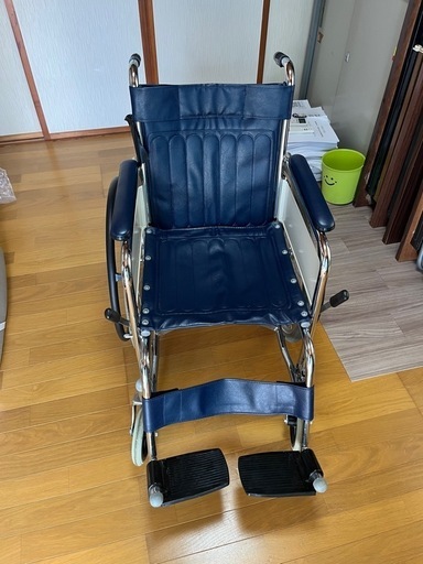 スチール製　車いす　ヘッドレスト付き