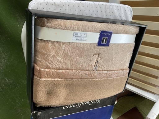 イブサンローラン　毛布　未使用品　①