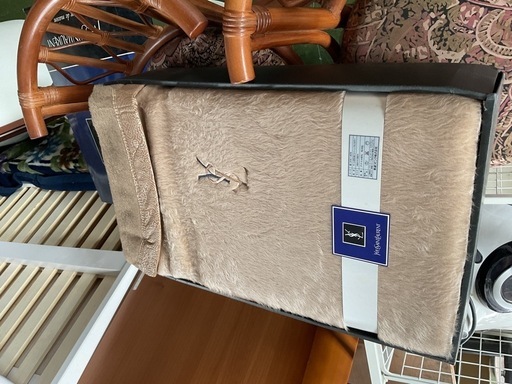イブサンローラン　毛布　未使用品　②