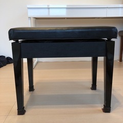 ピアノ椅子の画像