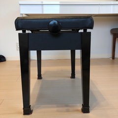 ピアノ椅子の画像