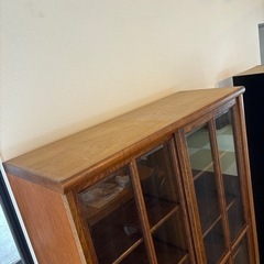 【お取引中】ガラス扉 収納棚の画像