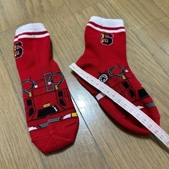 ②消防車　靴下