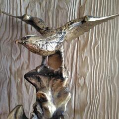 鷹の置物 鳥の置物 鉄製 置物 鷹 台座付の画像