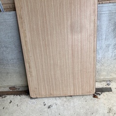 学校等の机の天板　かなり頑丈です