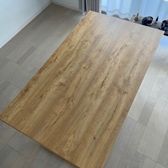 ダイニングテーブルの画像