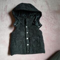 フード付き中綿入りベスト