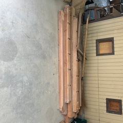 建材柱大量にあり
