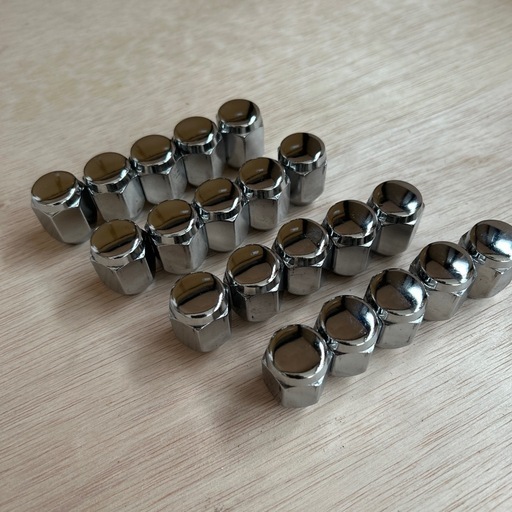 超美品　タイヤホイール4本セット　ナット20本付き