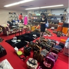 極めてレアなシャネルやヴィトンなどのブランド品を観るのが好きなか...