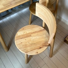 ダイニングテーブル　イス4個セットの画像