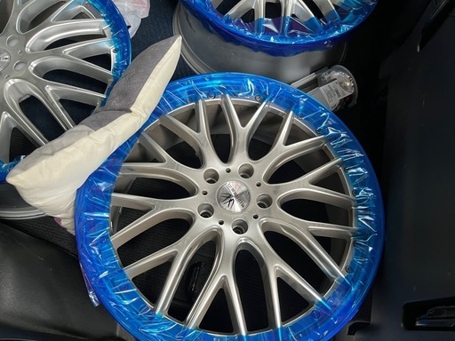 ロクサーニ245/40r20タイヤホイールセット