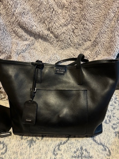 プラダトートバック