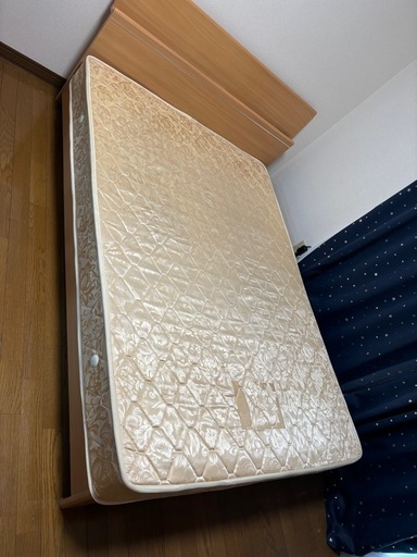 ダブルベッド　マットレス