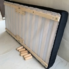 脚付きシングルベッド