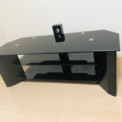 ガラスのテレビ台