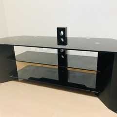 ガラスのテレビ台の画像