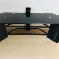 ガラスのテレビ台の画像