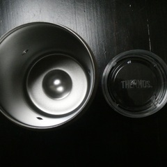 【美品】THERMOS アウトドア保冷缶ホルダー（サンドベージュ）350mlの画像