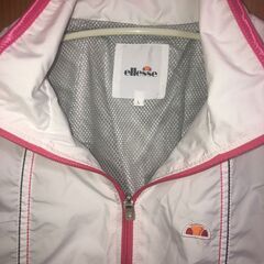 ellesse レディース ランニングジャケットの画像
