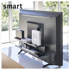 Panasonicの39型テレビ（TH-39A 305）背面山崎実業収納ラック付の画像