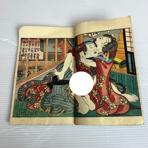 k1008606  春画本 浮世絵 木版画 錦絵 艶本 和本 春画 枕絵 蔵出し shunga ukiyoe インテリア 中古 現状品