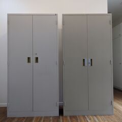スチール書庫×2　無料で差し上げます　キャビネット　両開き書庫