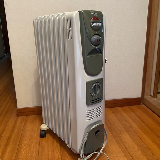デロンギ　オイルヒーター　カバーあり　取説なし　暖房器具