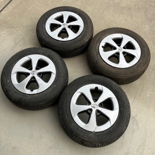 プリウス　トヨタ　タイヤホイール4本セット