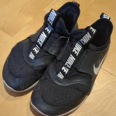 ナイキ　スニーカー　18センチ　こども　靴　黒