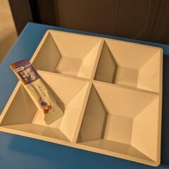 プラスチック製角皿　白　２枚
