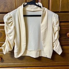 5分袖ボレロ結婚式パーティーフォーマル透けないストレッチ素材ベージュの画像